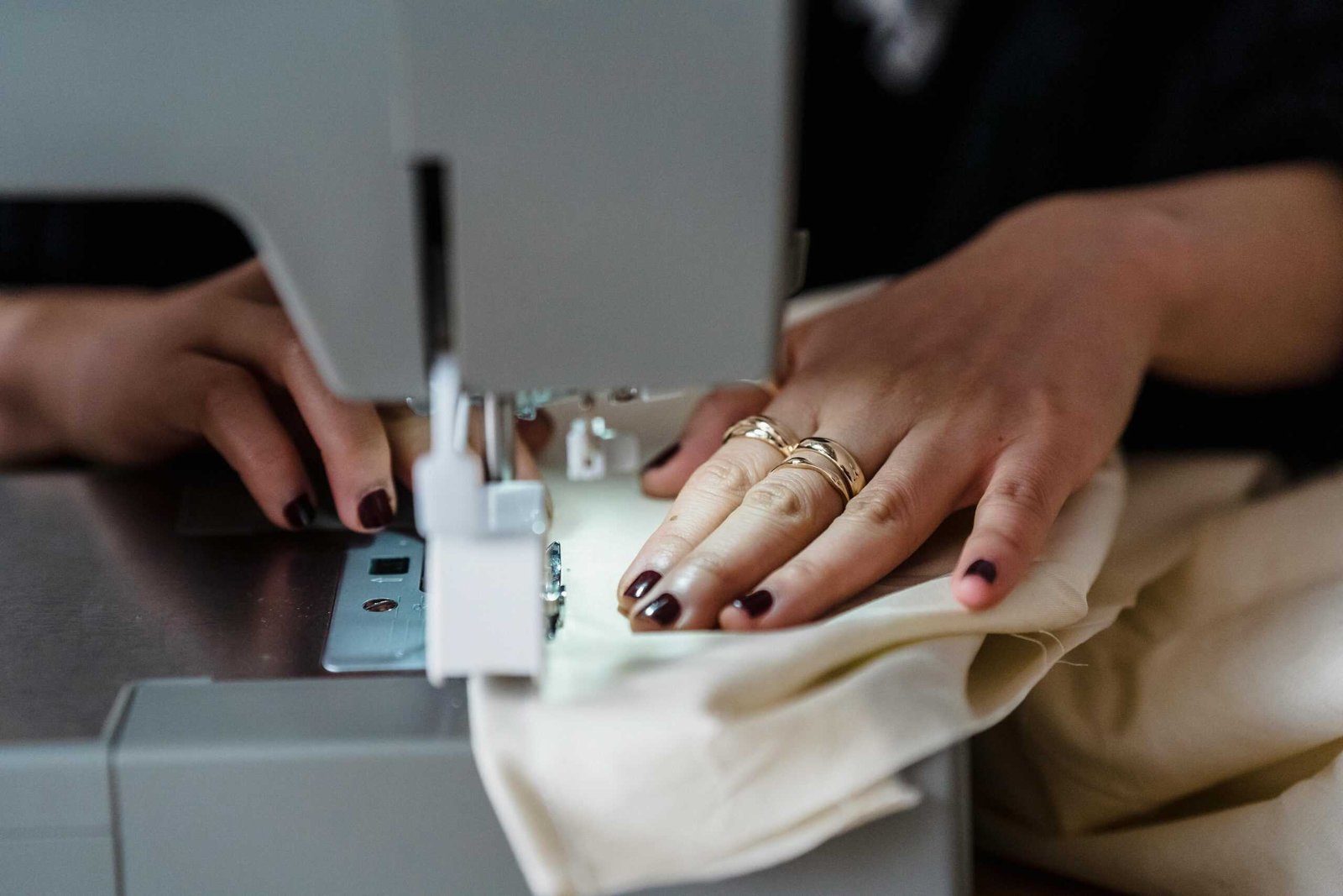 How Brands Reduce Risk in Custom Hoodie Production
