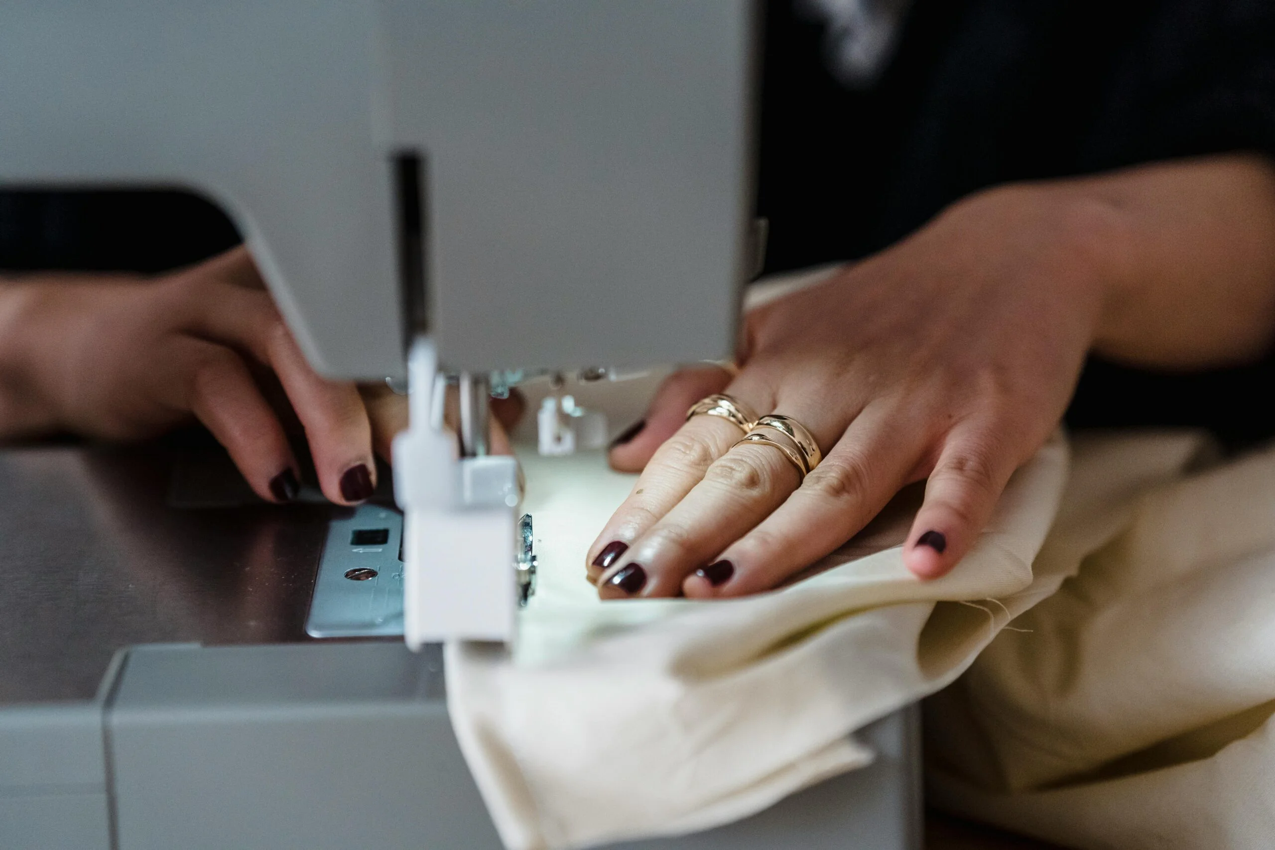 How Brands Reduce Risk in Custom Hoodie Production